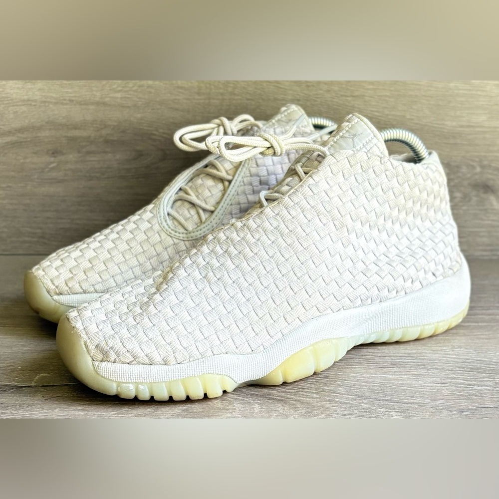 Jordan Future BG Pure Platinum Shoes Youth Size 7Y / Womens 9.5 (656504-013)